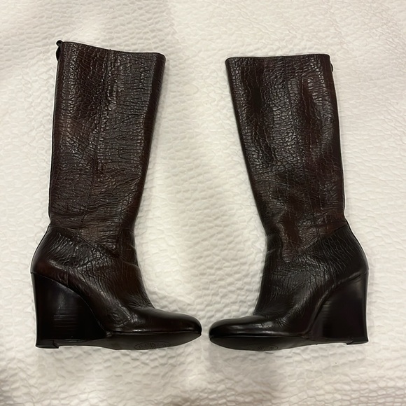 Authentic Tory Burch Dabney wedge boot- well cared for leather/hardware size 9 - Picture 4 of 10